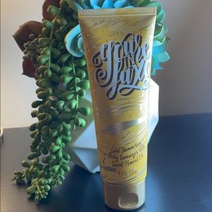 🥳5 for $25 sale! #5for25 Gold shimmering body luminizer by Perfectly Posh